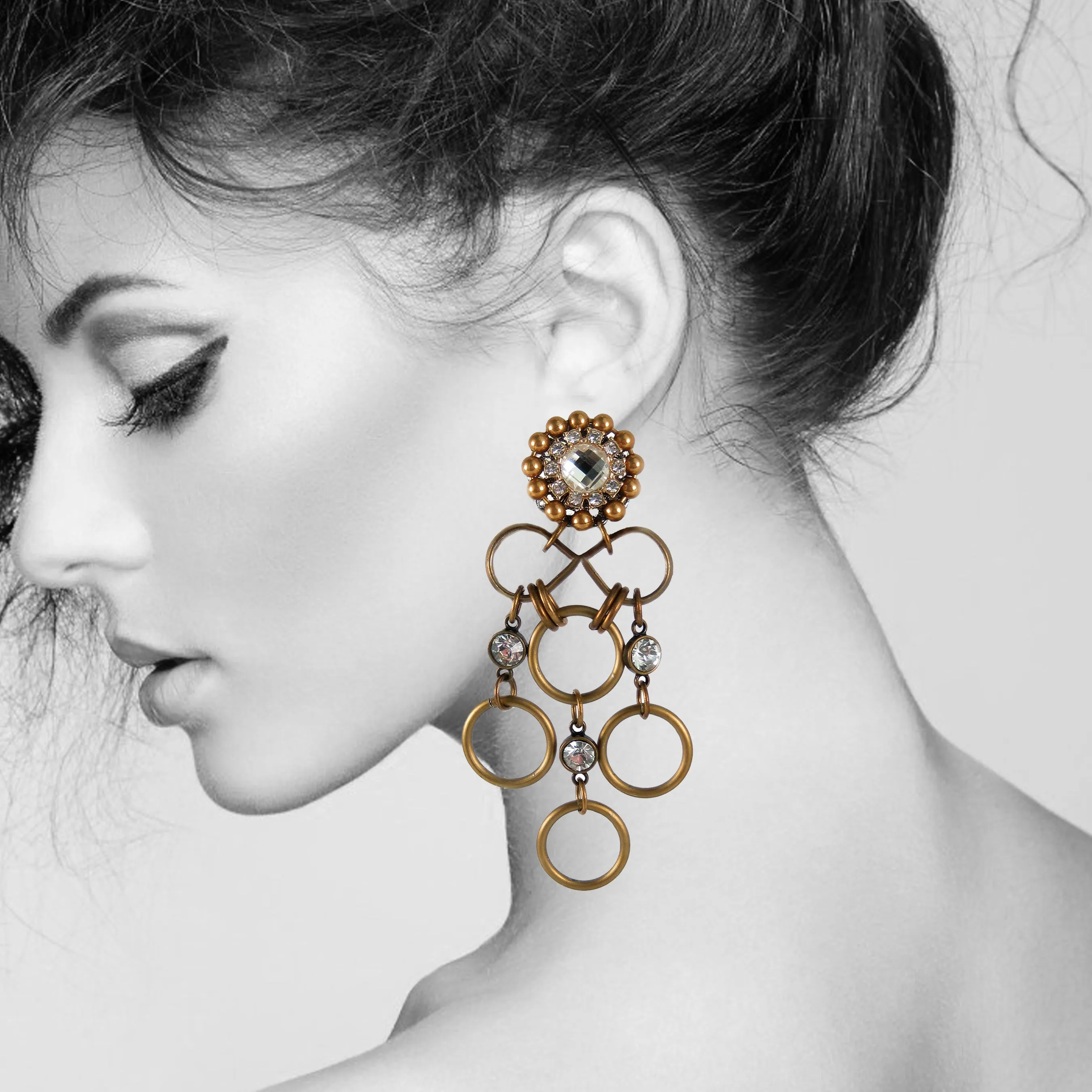 #1084e Gold Tone Rings & Crystal Drop Earrings
