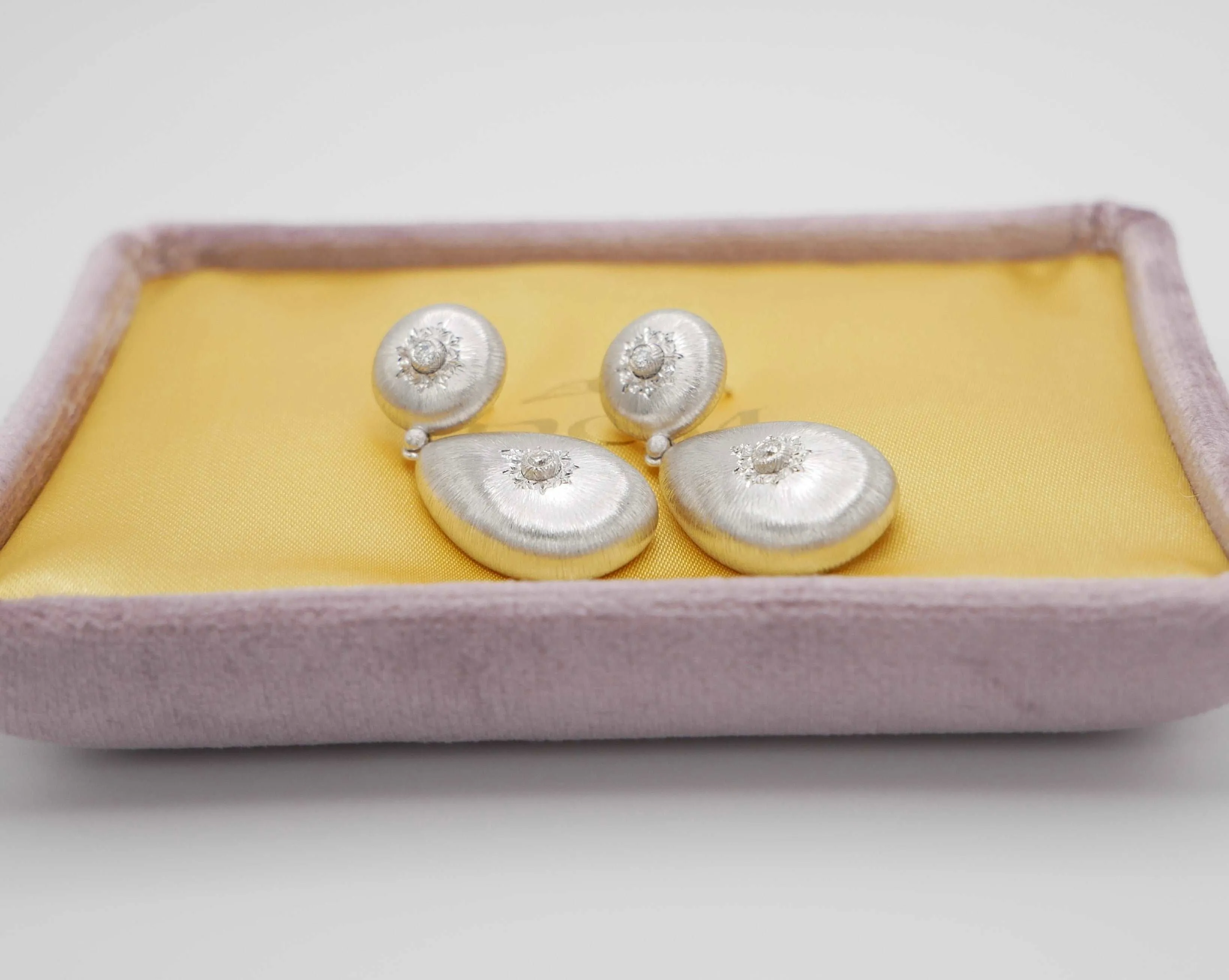 18K White Gold Silk Engraved Diamond Pendant Stud Earrings