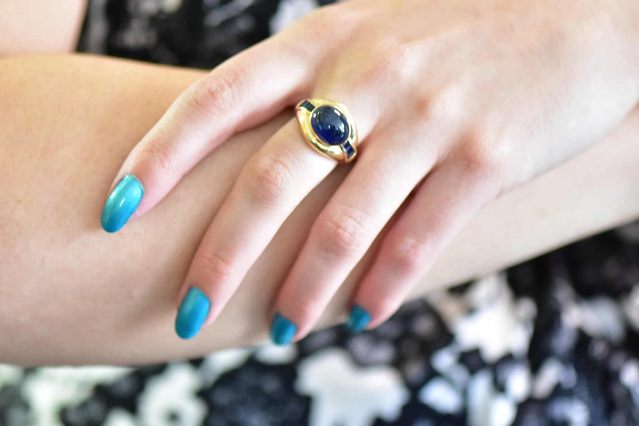 8.00CTS Sapphire & 18K Gold Vintage Ring