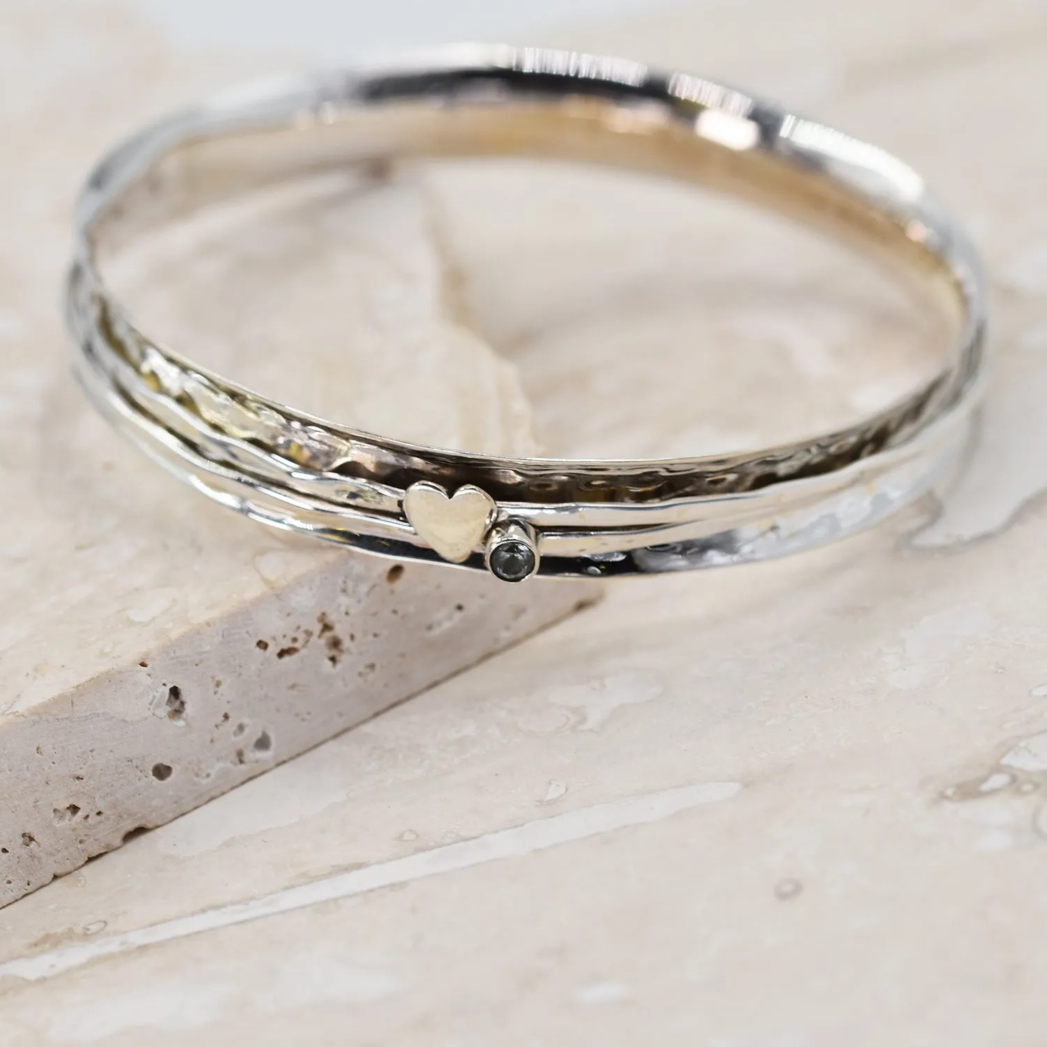 925 Silver spinning bangle with soft hammered effect and silver heart - Size W7