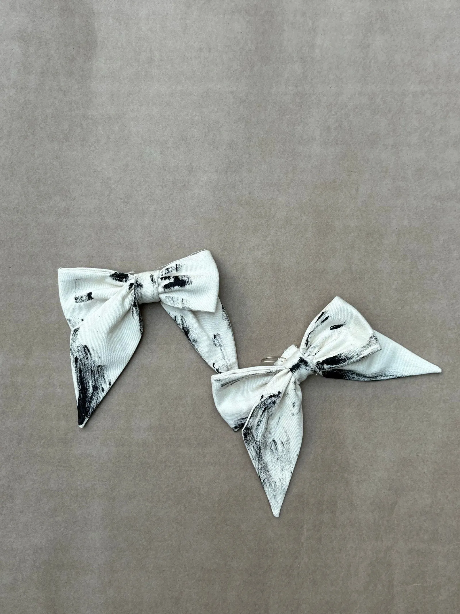 GREASY BOW EARRINGS
