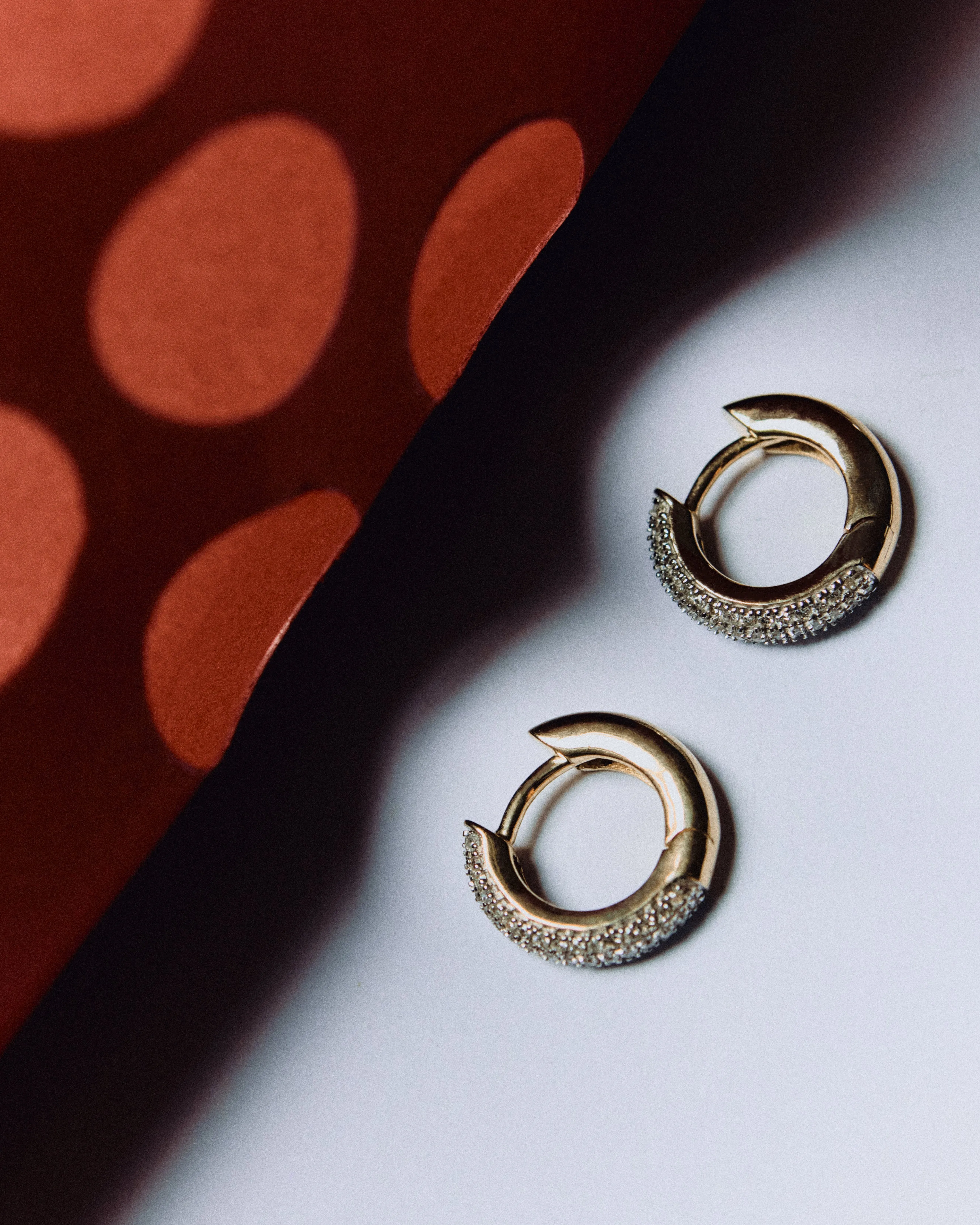 Solid Gold Quotidien Diamond Hoops
