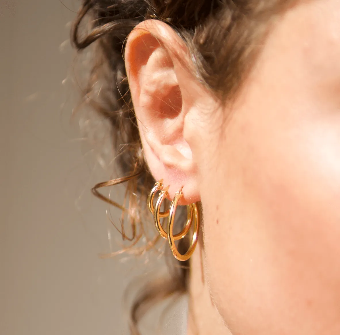 THE BASE HOOP LARGE - 18k gold plated